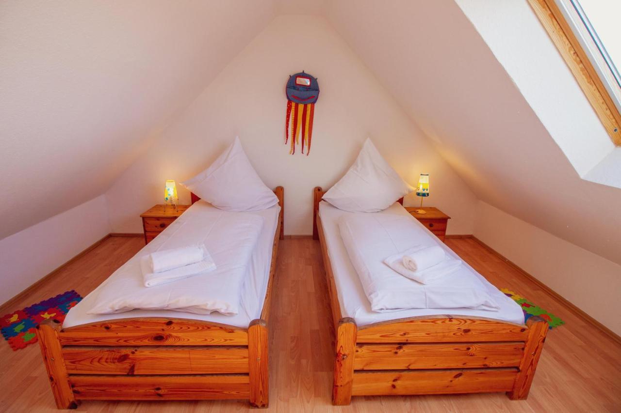 Haus Leuchtturm - Ebbe Apartment ครุมเฮิร์น ภายนอก รูปภาพ