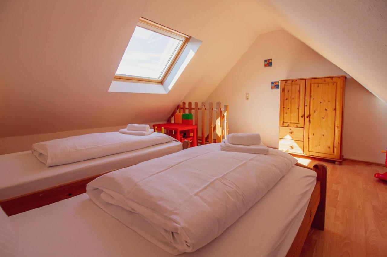 Haus Leuchtturm - Ebbe Apartment ครุมเฮิร์น ภายนอก รูปภาพ